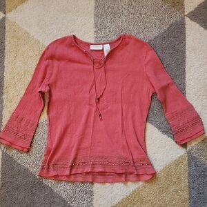 Liz Claiborne Coral Embroidered Top – SP